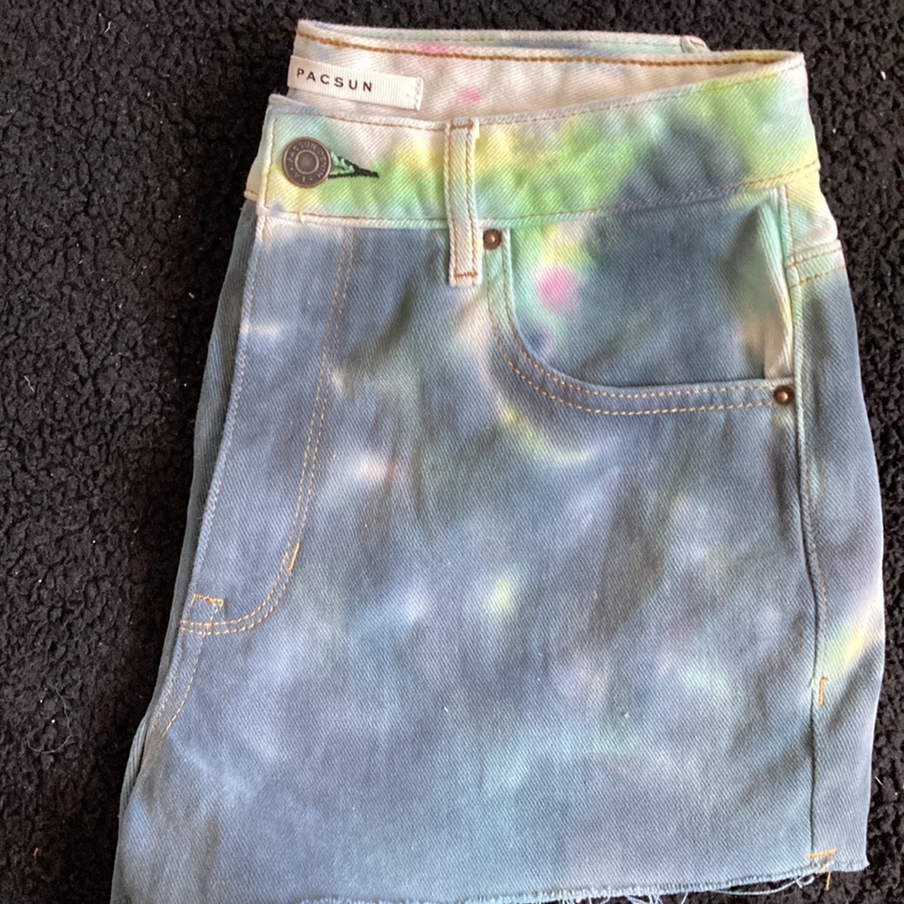Tue dye shorts and tank - Picture 2 of 3